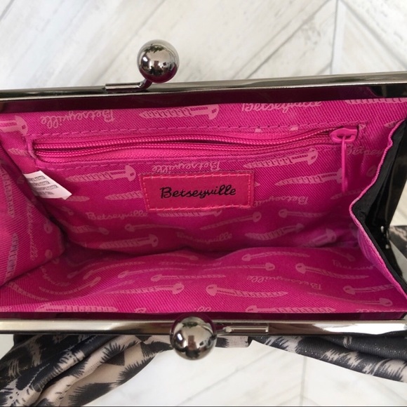 Betsey Johnson leopard print clutch - Picture 5 of 5